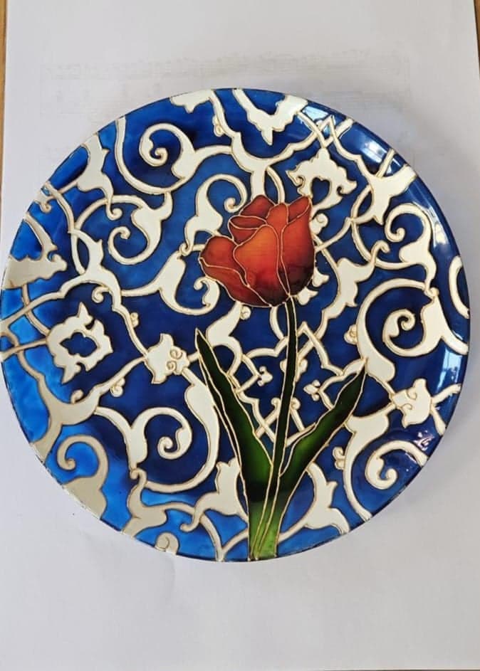Hasibe Kılıç'ın cam üzerine vitray eseri Gülbahar