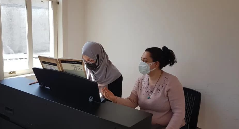 GİF Vezneciler piyano atölyesi