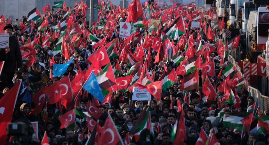TÜRGEV Olarak, Yeni Yılın İlk Sabahında Galata Köprüsü’nde Filistin için Saf Tuttuk