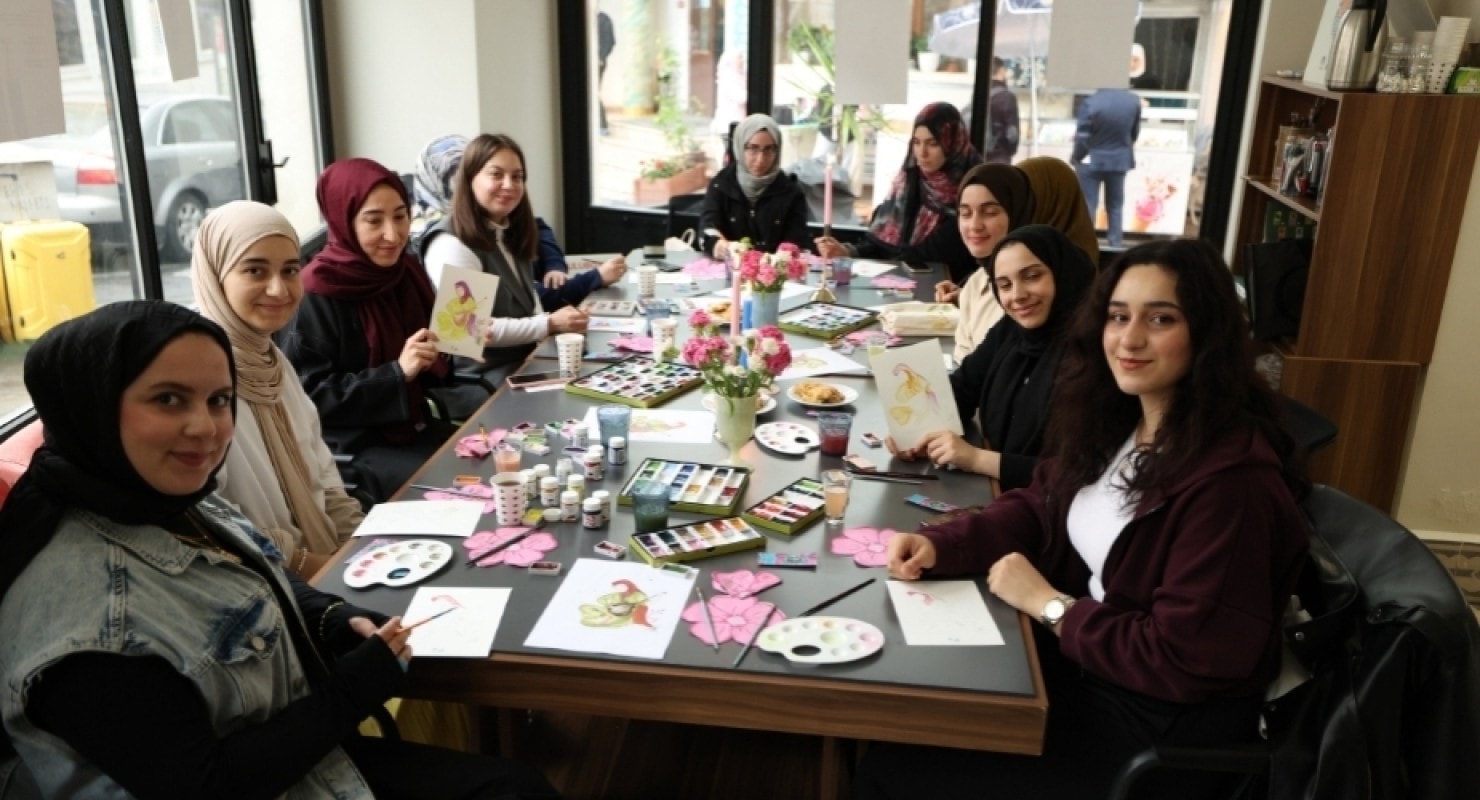 Kardeşlik Haftası: Aynı Muhitte Büyüyen Kız Kardeşlik Hikayesi