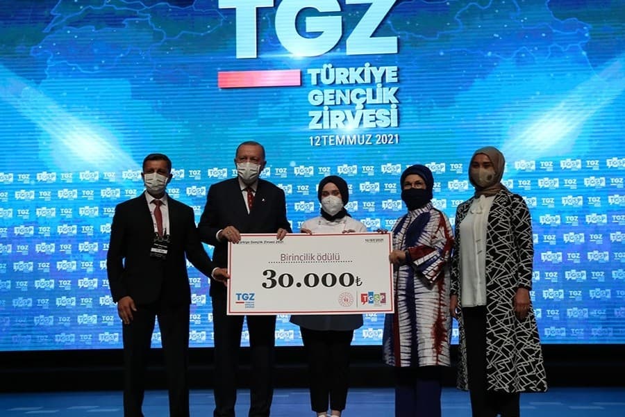 Zorbalığı Engelle Projesi Türkiye Gençlik Zirvesi birincilik ödülü